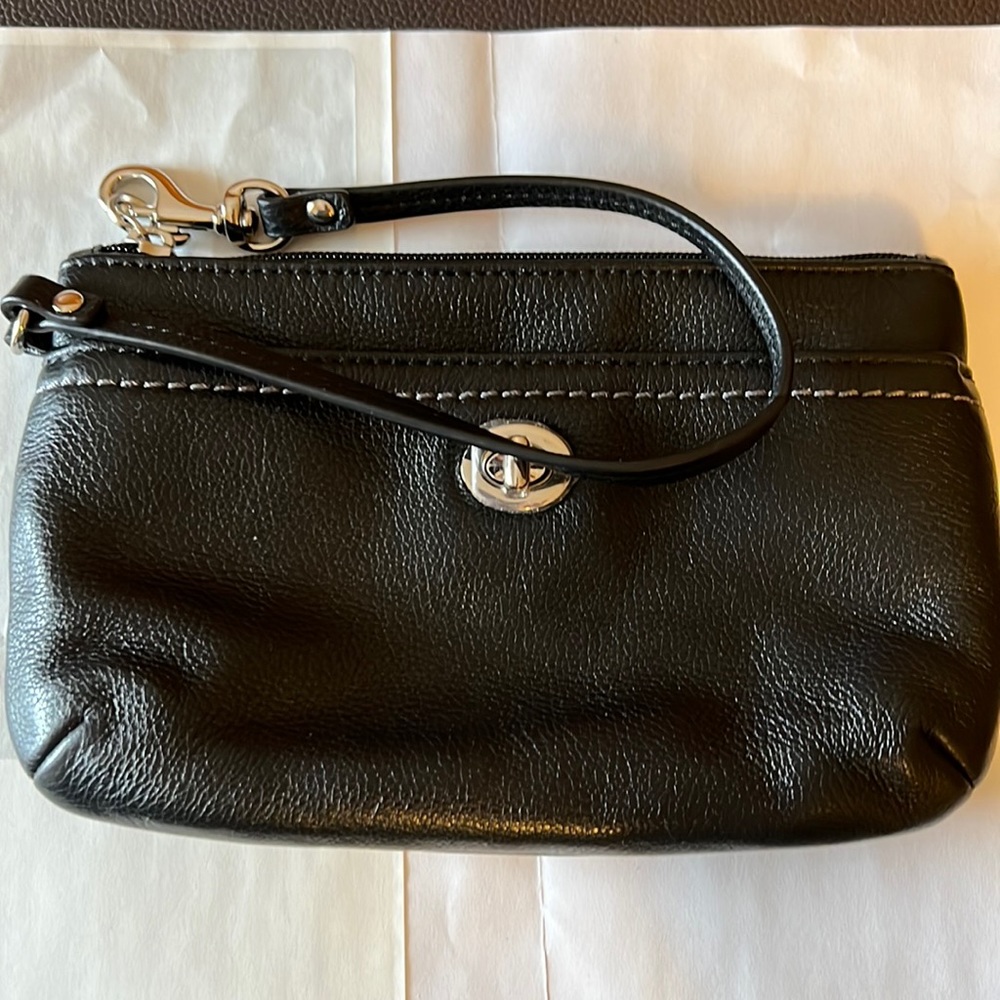 Coach wristlet in black leather. Nearly new.